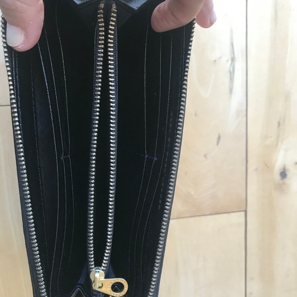 I love it, but it's too big for my small purses - Picture 4 of 7